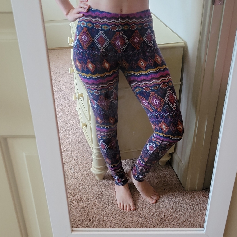 Aztec Patterned Leggings - Picture 2 of 5